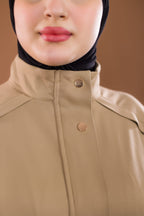 Manteau Long Beige avec Capuche – Collection Hiver Élégance