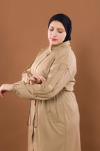 Manteau Long Beige avec Capuche – Collection Hiver Élégance